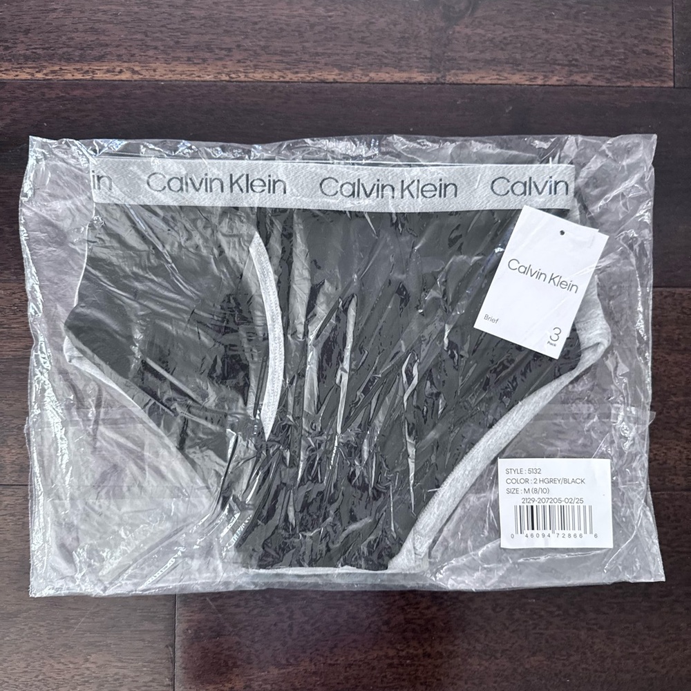 Calvin Klein Boys Black and Gray Briefs 3-pack (Size M 8/10)